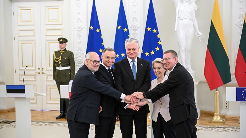 Estónia, Letónia e Lituânia ligados "com sucesso" à rede elétrica europeia