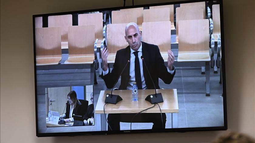 Rubiales está “totalmente seguro” que Jenni Hermoso deu consentimento para beijo