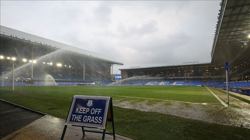 Afinal o Goodison Park não será demolido. Fica para a equipa feminina do Everton