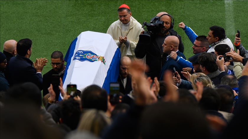 As lágrimas do Dragão. Milhares no último adeus a Pinto da Costa