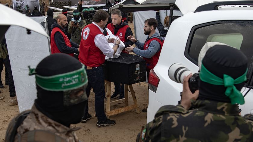 Hamas anuncia libertação de 10 reféns