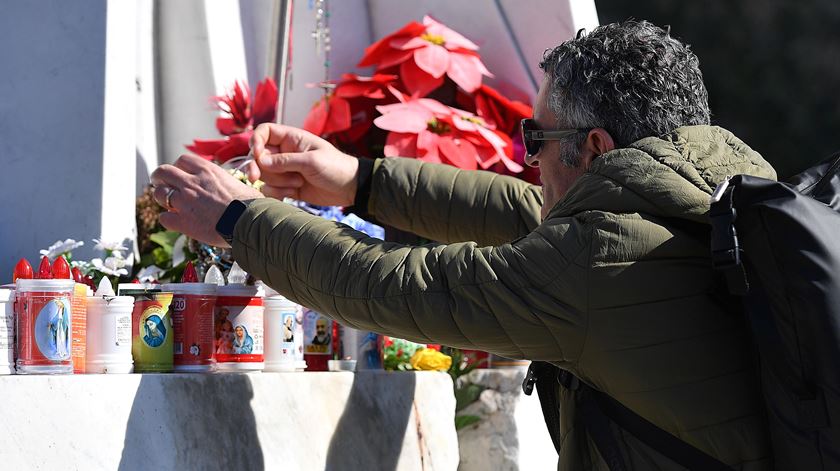 Francisco está hospitalizado na Clínica Gemelli, em Roma. Foto: Fabio Cimaglia/EPA