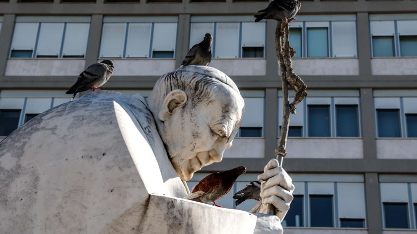 Francisco está hospitalizado na Clínica Gemelli, em Roma. Foto: Giuseppe Lami/EPA