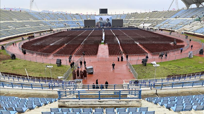 Estádio onde decorre funeral de Hassan Nasrallah ex-líder do Hezbollah. Foto: Wael Hamzeh/EPA