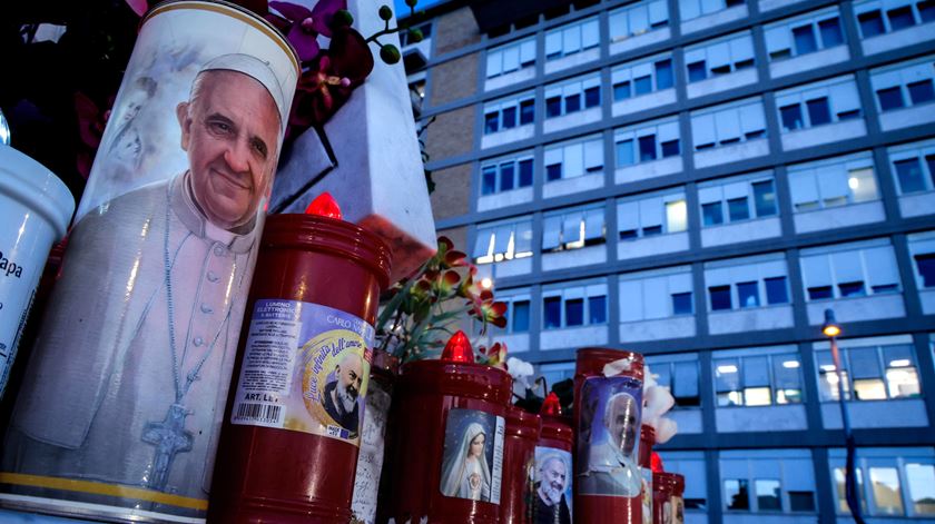 Francisco está hospitalizado na Clínica Gemelli, em Roma. Foto: Giuseppe Lami/EPA