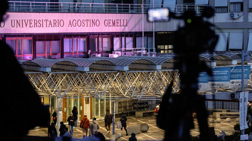 Francisco está hospitalizado na Clínica Gemelli, em Roma. Foto: Giuseppe Lami/EPA