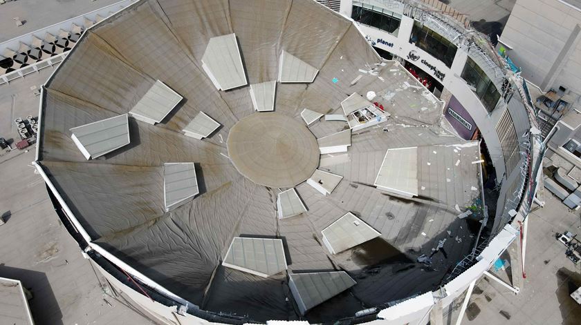 Número de mortos em desabamento de telhado em centro comercial no Peru sobe para oito