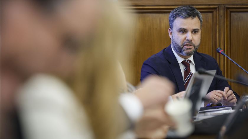 Carruagem separou-se de comboio Intercidades devido a "fratura por fadiga"