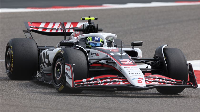 Haas VF-25, o carro de 2025 de Esteban Ocon e Oliver Bearman (na imagem). Foto: Ali Haider/EPA