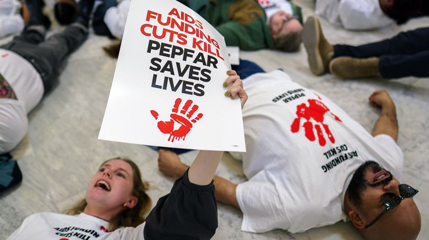 Quatro milhões de pessoas podem morrer de sida devido aos cortes dos EUA até 2030