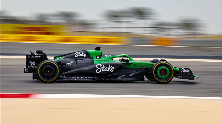 Sauber C45, o carro de 2025 de Nico Hulkenberg (na imagem) e Gabriel Bortoleto. Foto: Ali Haider/EPA