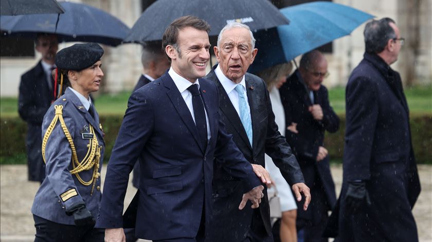 É a primeira visita de estado de Emmanuel Macron a Portugal, vai estar em território nacional duranta dois dias. Foto: Miguel A. Lopes/EPA