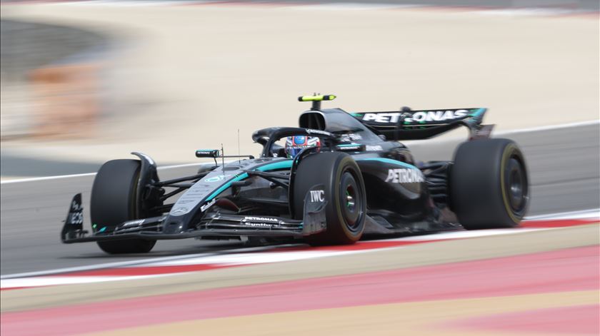 Mercedes F1 W16, o 'Flecha de Prata' de 2025 de Kimi Antonelli (na imagem) e George Russell. Foto: Ali Haider/EPA