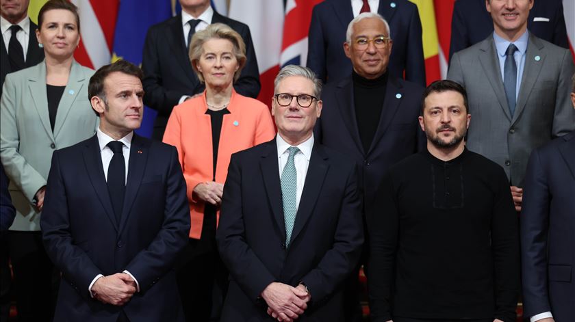 A "encruzilhada da história" e o "porco-espinho indigesto". Von der Leyen anuncia plano para "rearmar" a Europa A "encruzilhada da história" e o "porco-espinho indigesto". Von der Leyen anuncia plano para "rearmar" a Europa