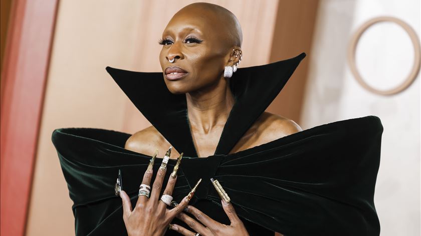 Cynthia Erivo, atriz que também estava nomeada como Melhor Atriz, por sua atuação em Wicked, como Elphaba. Foto: Caroline Brehman/EPA