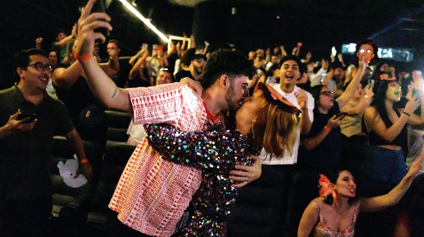Brasileiros comemoram o Oscar por “Ainda Estou Aqui”. Foto: Isaac Fontana/EPA