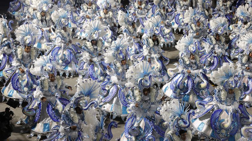 A Beija-Flor foi a melhor entre as 12 escolas e conseguiu a sua 15.ª vitória na história.  Foto: Andre Coelho/EPA