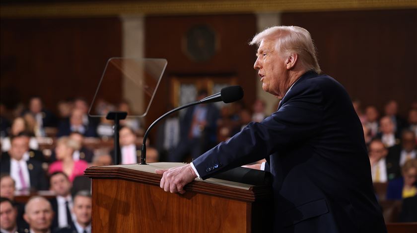 Donald Trump admite ser "hora de usar tarifas contra outros países" Donald Trump admite ser "hora de usar tarifas contra outros países"