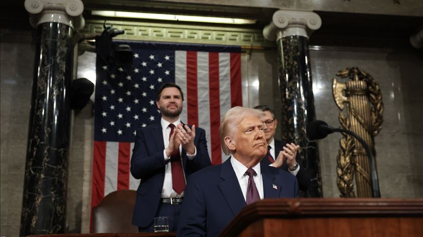 Trump acusa Europa de gastar mais dinheiro em petróleo e gás russos do que a defender Kiev Trump acusa Europa de gastar mais dinheiro em petróleo e gás russos do que a defender Kiev