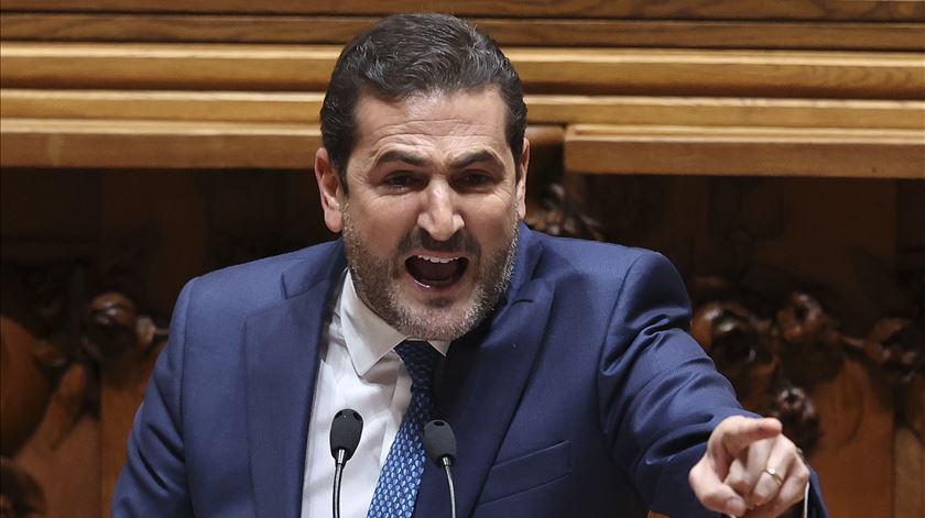 Parlamento vai apreciar com urgência a proposta do Governo de redução o IRS