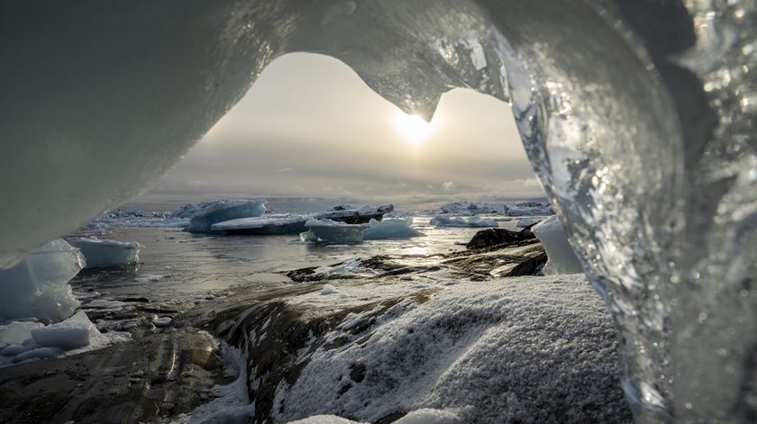 Cientistas alertam para tsunamis causados pelo recuo glaciar