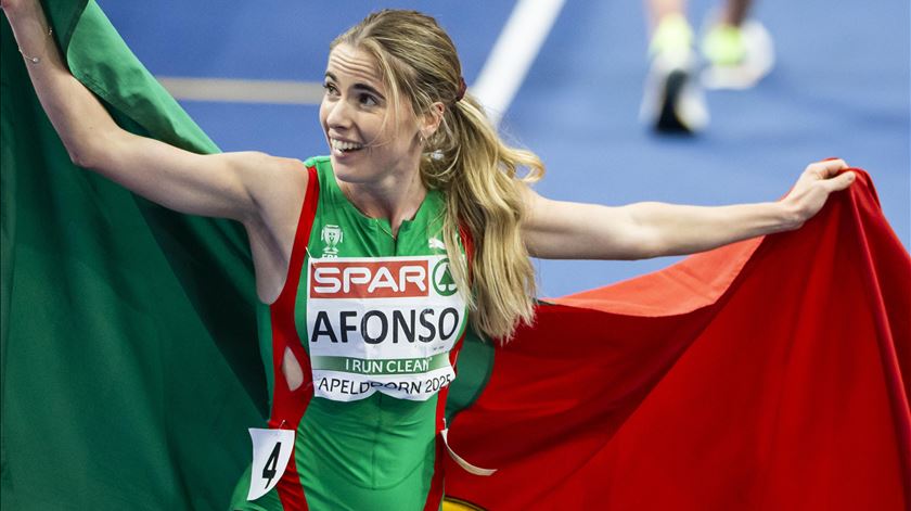 Salomé Afonso, medalha de bronze nos Europeus de Pista Curta 2025, atletismo, Portugal. Foto: Iris Van Den Broek/EPA