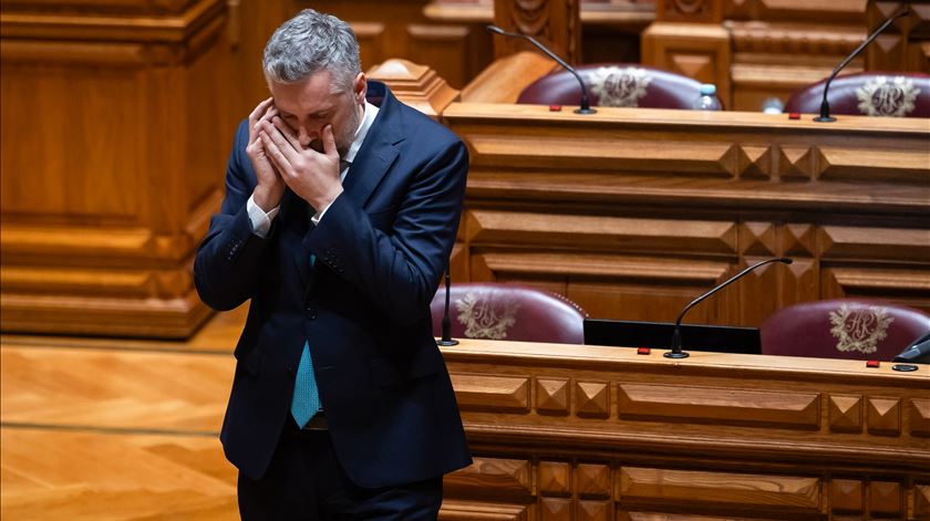 Pedro Nuno Santos suspende mandato de deputado no Parlamento