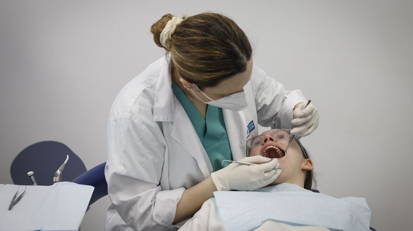 Dentistas. Falta de carreira dificulta contratação para centros de saúde