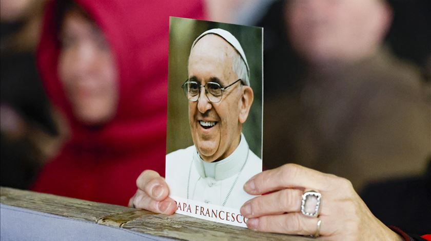 Papa em situação estável, regista ligeiras melhoras