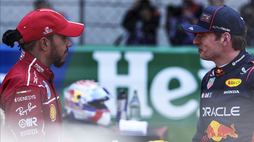 F1 de 2026 é "anti-corridas" e "ridiculamente complexa". Verstappen e Hamilton criticam novos motores