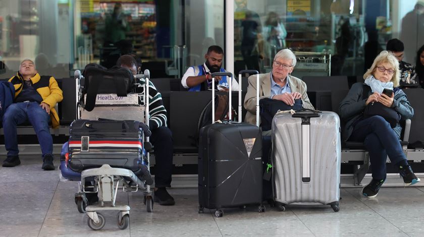 Não é só em Portugal. Aeroportos europeus registam esperas até 3,5 horas nas fronteiras