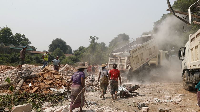 Myanmar. Junta militar eleva número de mortos para 3.354