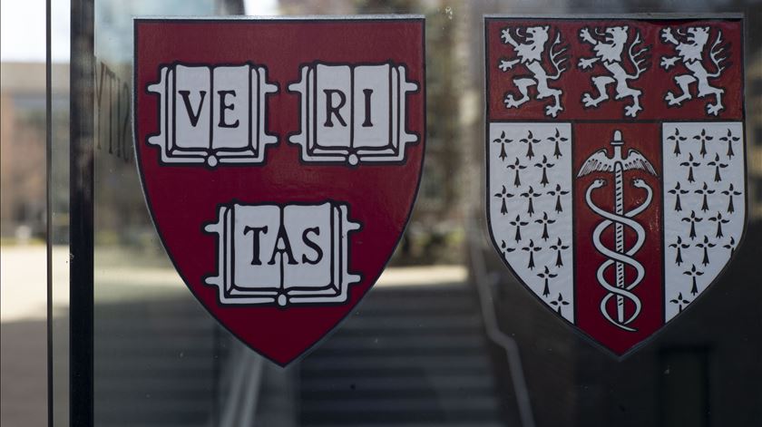 Trump proíbe Universidade de Harvard de receber estudantes estrangeiros