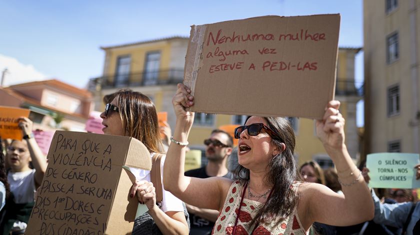 Manifestação `Violação Não se Filma, Condena-se`. Foto: Filipe Amorim/Lusa