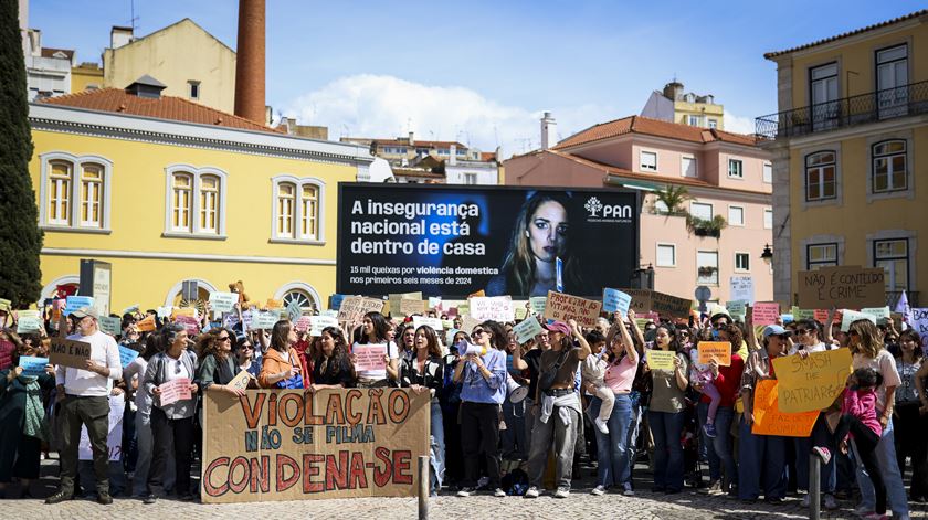 Manifestação `Violação Não se Filma, Condena-se`. Foto: Filipe Amorim/Lusa