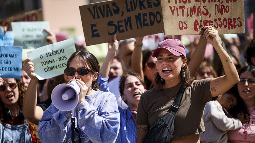Manifestação `Violação Não se Filma, Condena-se`. Foto: Filipe Amorim/Lusa