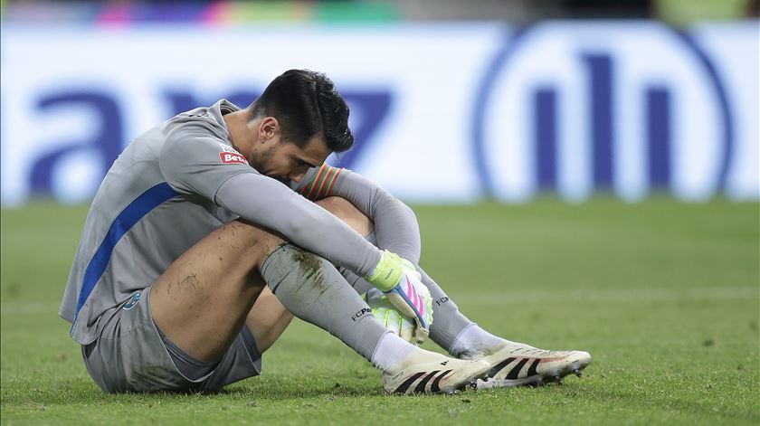 Não passa de um susto. Diogo Costa lesionado "sem gravidade"