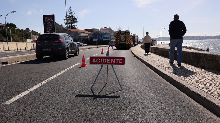 Homem de 50 anos morre após carro embater num muro em Esposende