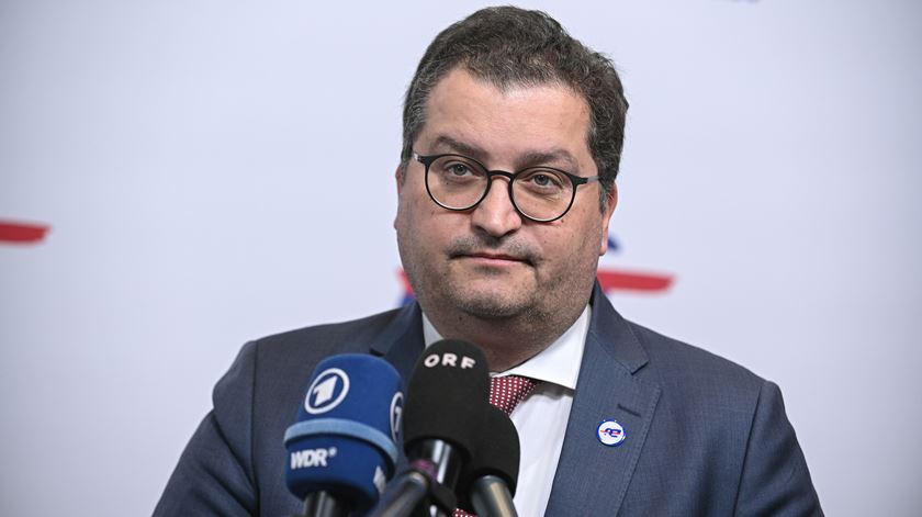 "Contra o interesse do país". Sarmento afasta espanhóis da corrida pelo Novo Banco
