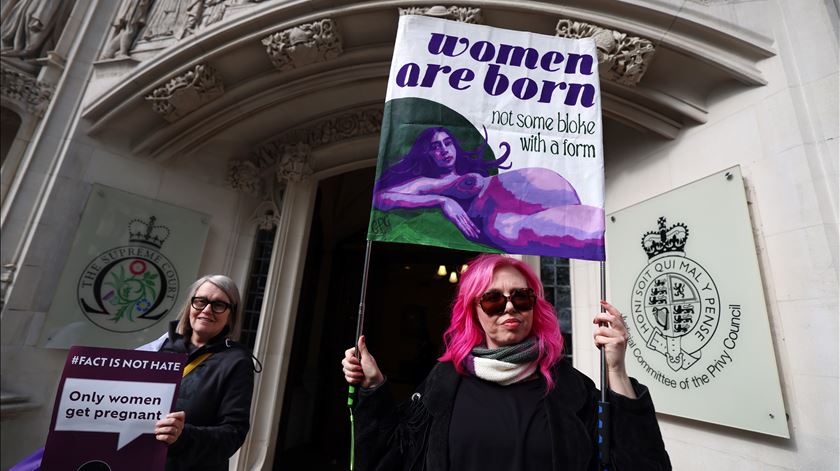 ​Tribunal britânico decide que definição de mulher deve basear-se no sexo biológico