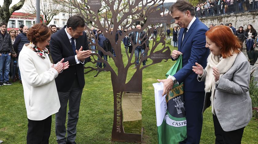 Governo em gestão multiplica inaugurações: ciclovias, termas e até uma praça em Paris