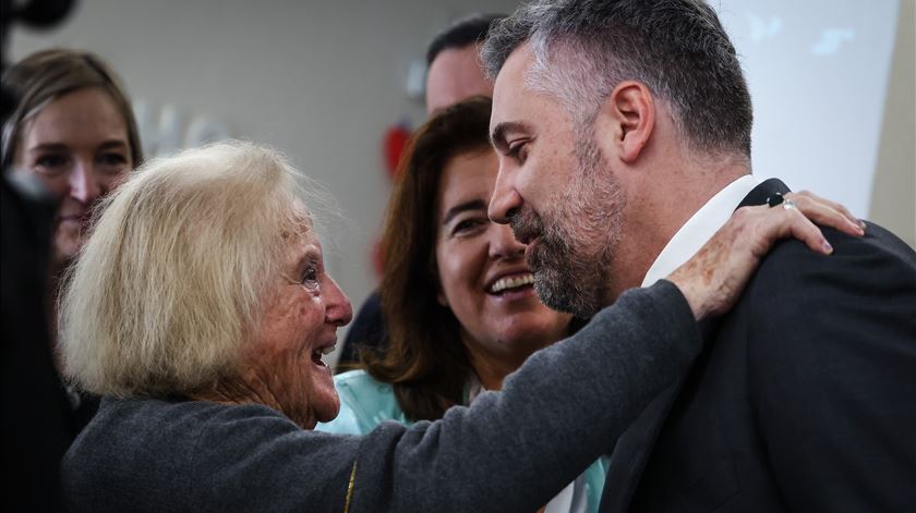 PS defende "pacto nacional" para lidar com envelhecimento