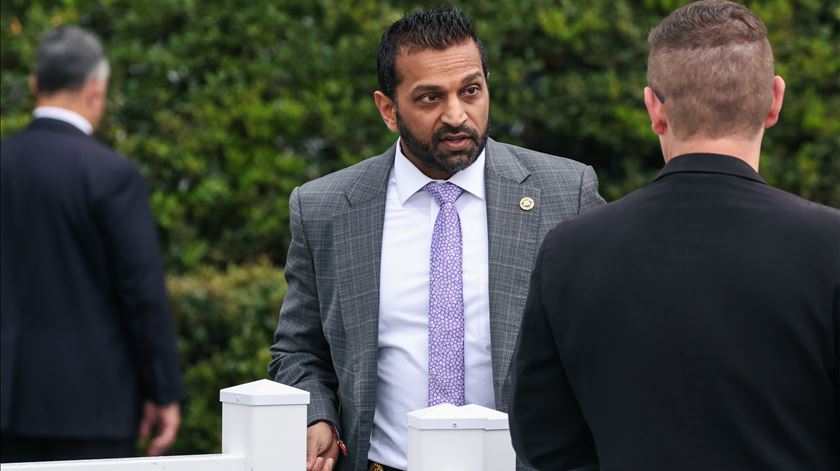FBI demite antigo diretor interino e outros agentes ligados a investigações sobre Trump