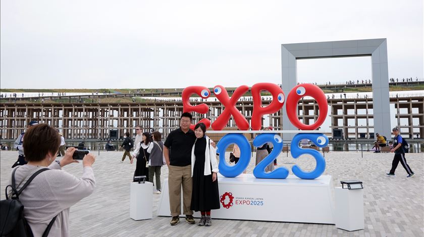 Garrafa de vidro mais leve do mundo para vinho apresentada por portugueses em Osaka