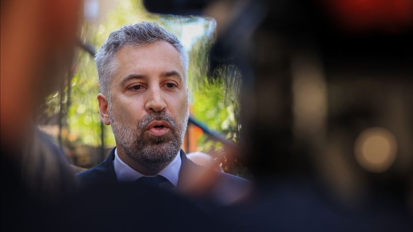 Apagão: Pedro Nuno critica falta de informação e celeridade da Proteção Civil