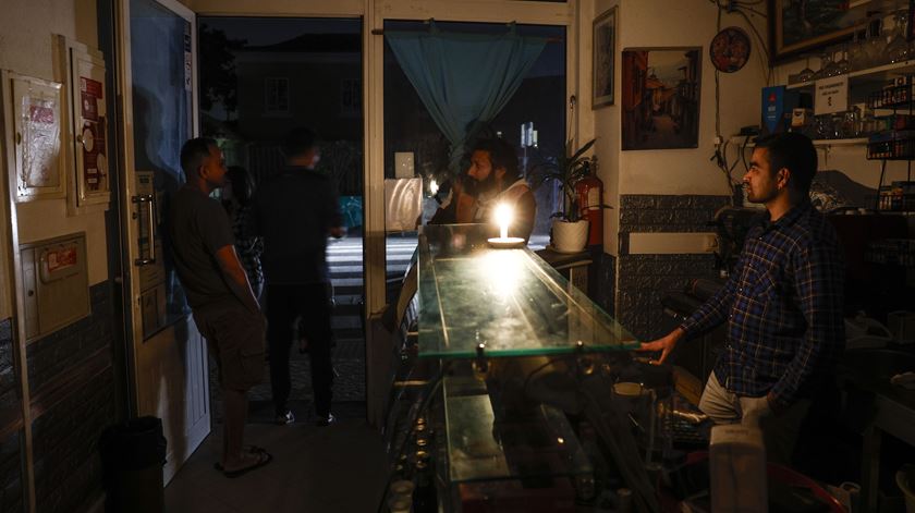 E-Redes vai reforçar rede para resolver cortes de luz no concelho do Seixal