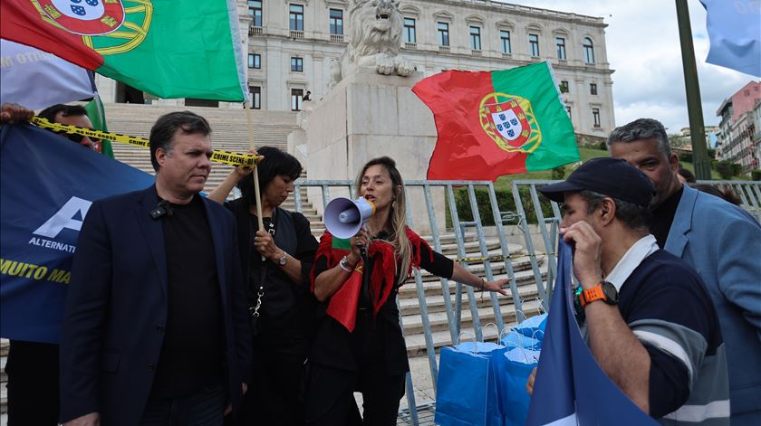 Legislativas: ADN diz que Parlamento "transformou-se num local de crime"