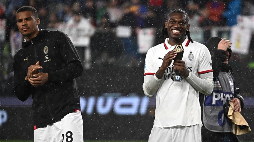 Vitinha marca primeiro golo da época, mas AC Milan vira com ajuda de Rafael Leão