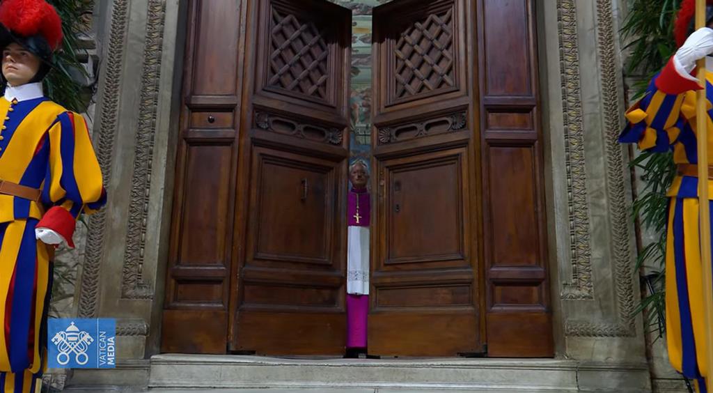 Portas da Capela Sistina fechadas. Começa o processo de eleição do novo Papa
