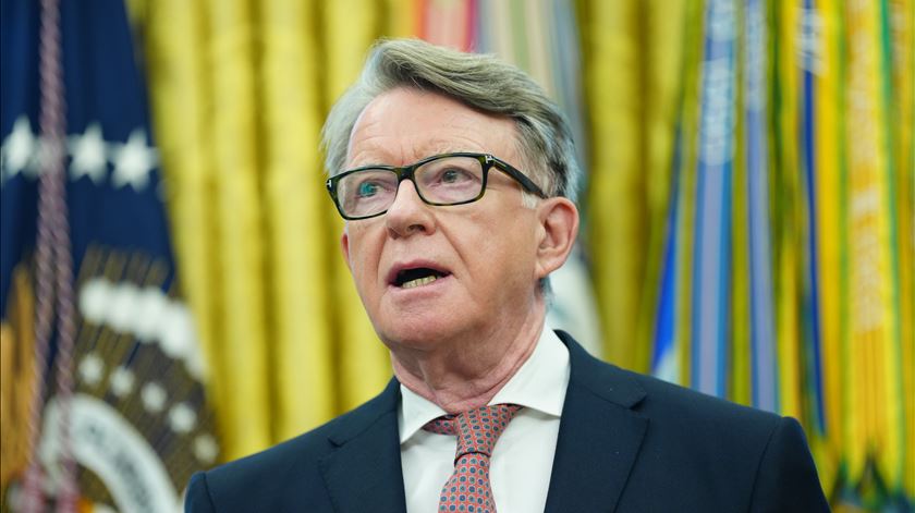 Caso Epstein: Polícia britânica analisa queixas contra embaixador Peter Mandelson Caso Epstein: Polícia britânica analisa queixas contra embaixador Peter Mandelson